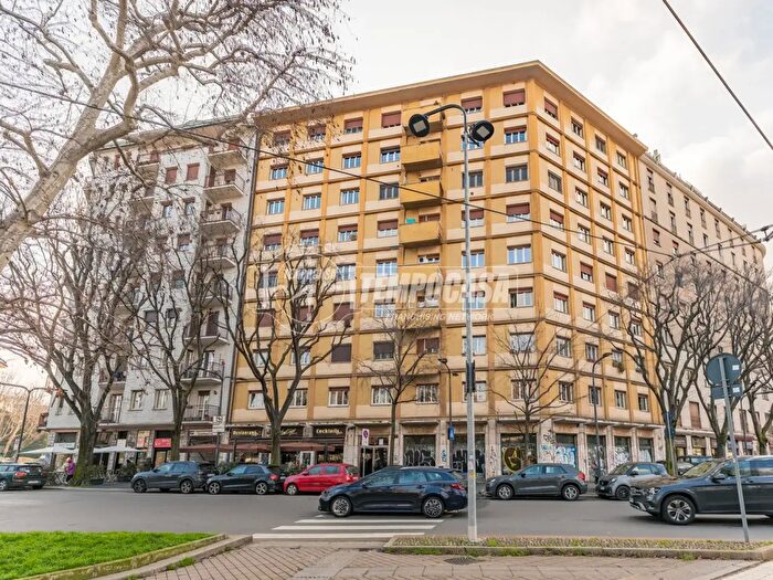 Appartamento trilocale in vendita in Piazzale Lagosta, Milano