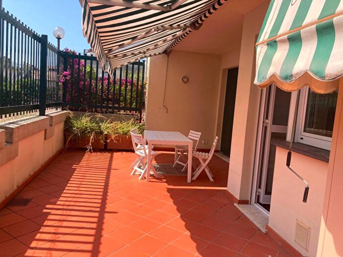 Appartamento trilocale in affitto in Via Privata Nicolò Paganini, Centro, Chiavari