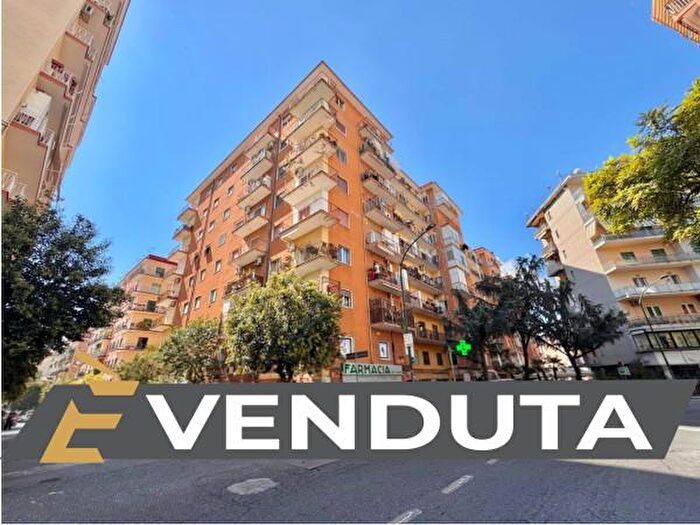 Appartamento con 5 locali in vendita in Via Vincenzo Scala, Napoli