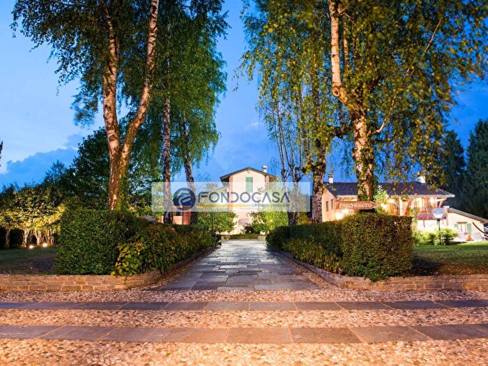 Casa con 6 locali in vendita in via pianbosco, Venegono Inferiore