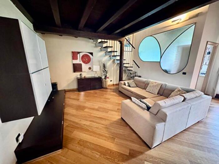 Appartamento trilocale in vendita in Strada Agazzana, Piacenza