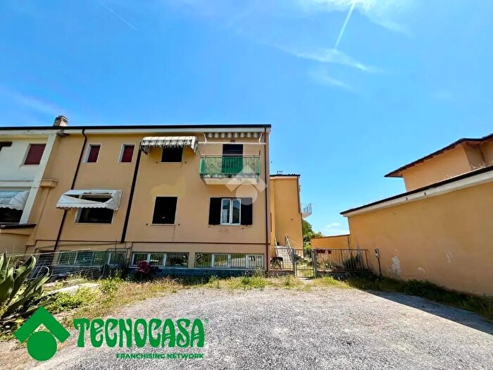 Appartamento quadrilocale in vendita in Viale XXV Aprile, Ameglia