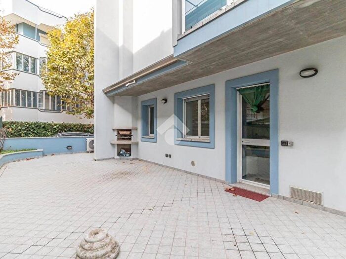 Appartamento trilocale in affitto in Via Nino Bixio, Centro, Cervia