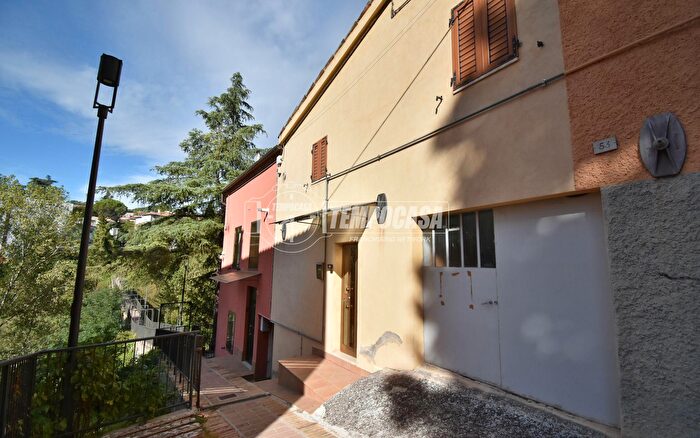 Casa trilocale in vendita in Via dei Cappuccini, Tolentino