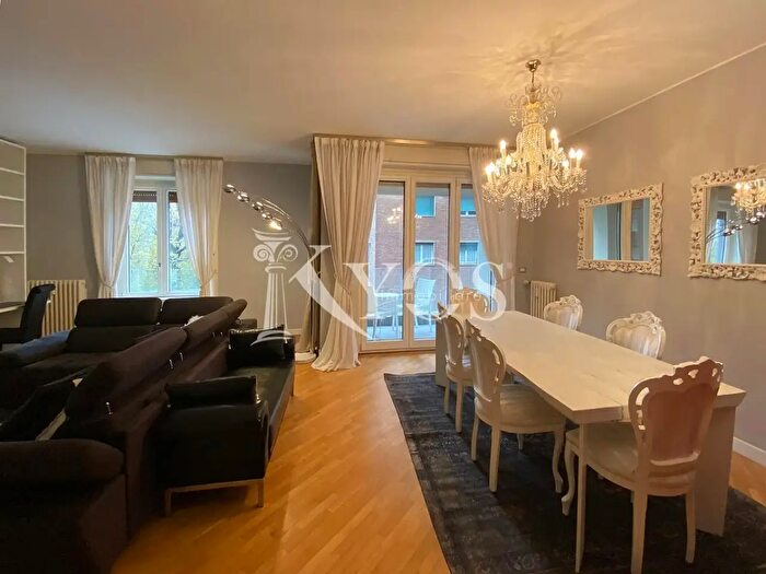 Appartamento trilocale in affitto in Via Comerio, Milano