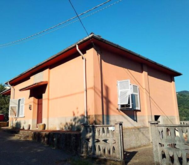 Casa quadrilocale in vendita in Via San Nicolò, Calice Al Cornoviglio