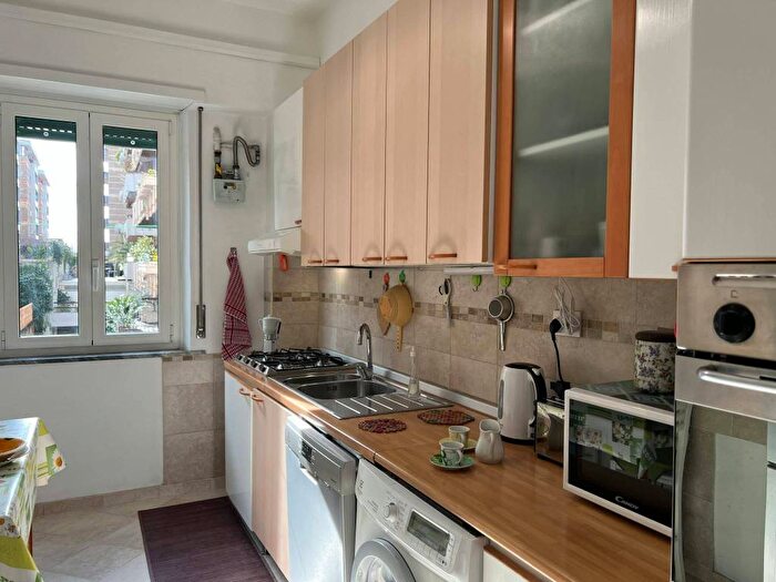 Appartamento trilocale in affitto in Via Raffaele Aversa, Spinaceto, Roma