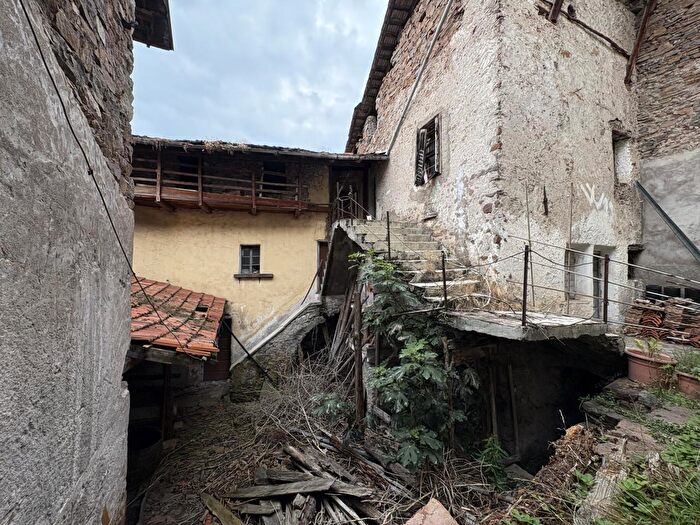 Casa con 5 locali in vendita in Via Frona dei Rodari, Cembra Lisignago