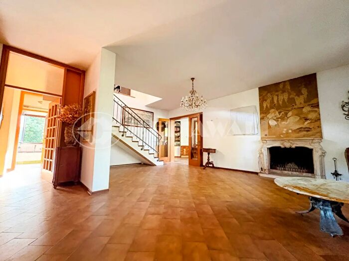 Casa con 8 locali in vendita in Roveredo In Piano