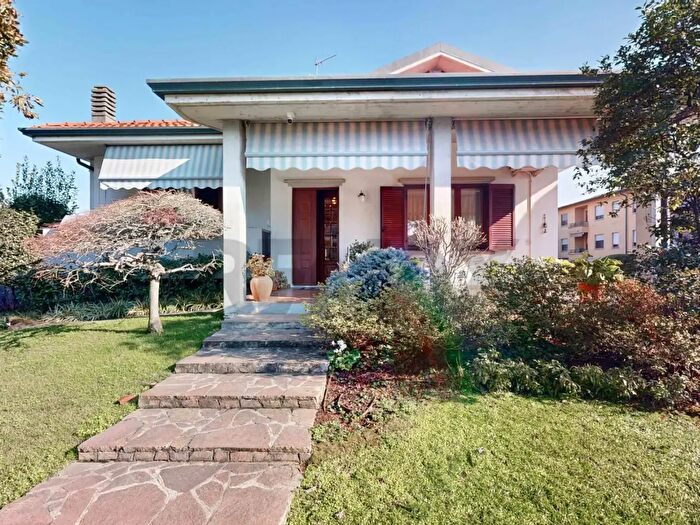 Casa quadrilocale in vendita in Bellinzago Lombardo
