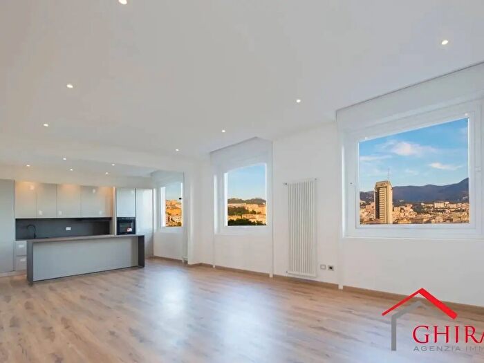 Appartamento con 8 locali in vendita in Corso Andrea Podestà, Genova