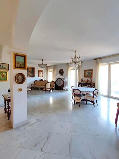 Appartamento con 5 locali in vendita in Via Stendhal, Napoli