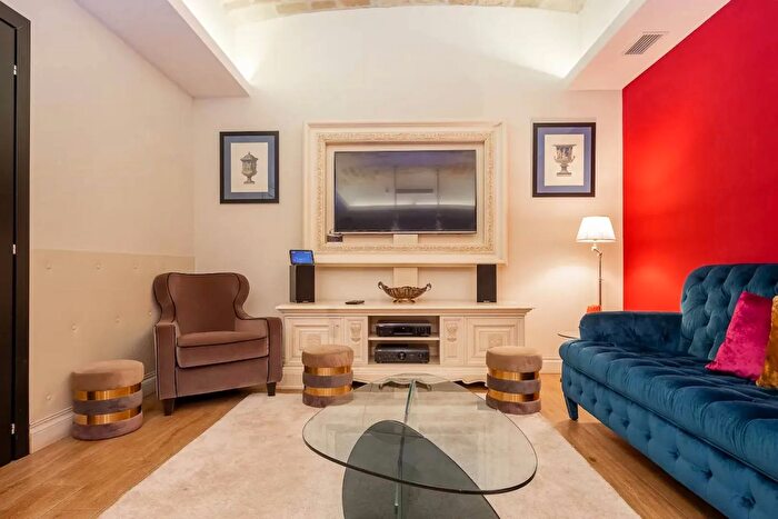 Appartamento trilocale in vendita in Via di Porta Pinciana, Roma