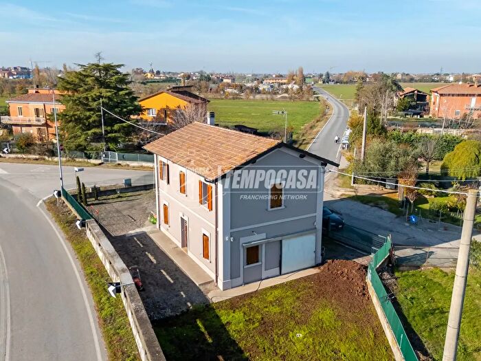 Casa quadrilocale in vendita in Via San Vitale Est, Medicina