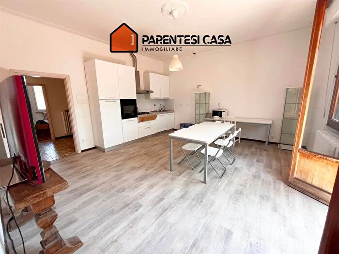 Appartamento con 6 locali in affitto in Firenze