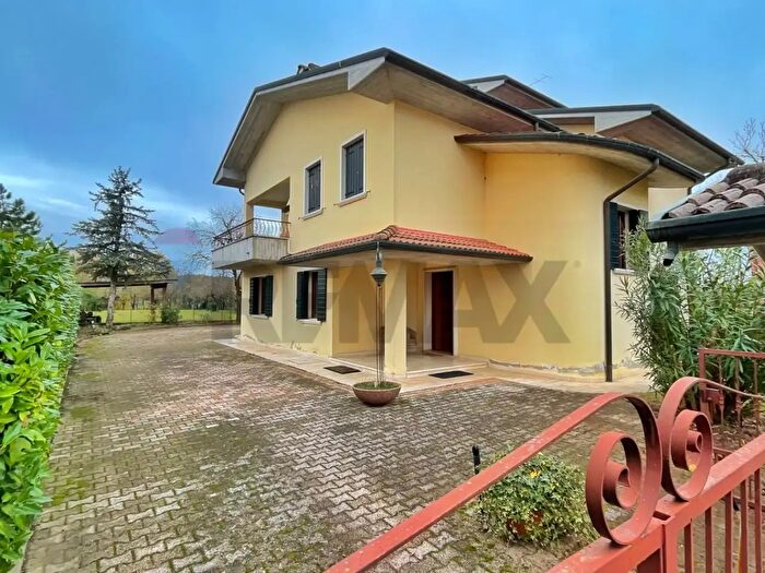 Casa con 8 locali in affitto in Strada di Longara, Vicenza