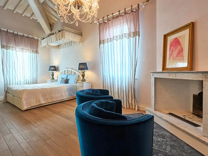 Casa con 12 locali in vendita in Santa Croce SullArno