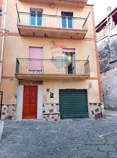 Casa con 5 locali in vendita in Sessa Aurunca