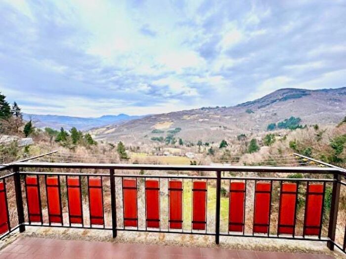 Appartamento quadrilocale in vendita in Via Novembre, Lizzano In Belvedere