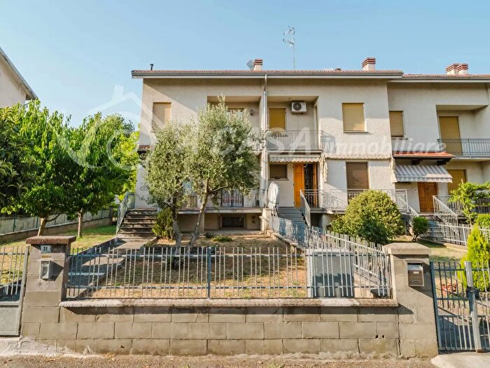 Casa con 5 locali in vendita in Via Jasoni, Medesano