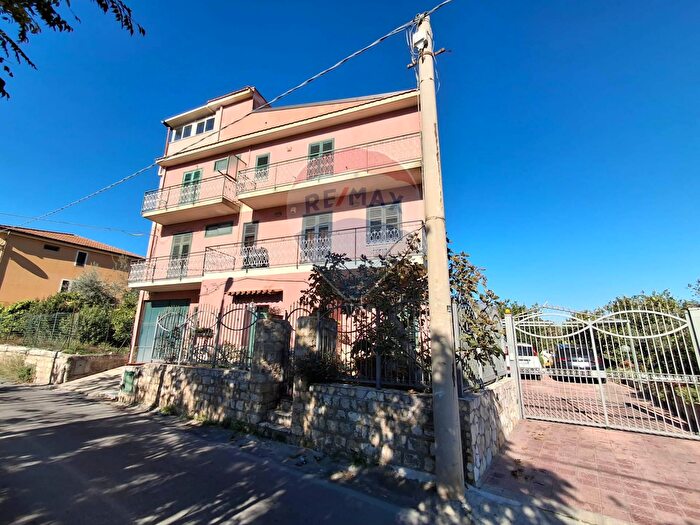 Appartamento quadrilocale in vendita in Via Olio di Lino, Palermo