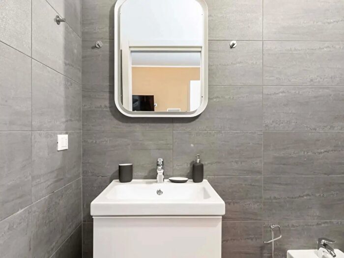 Appartamento monolocale in affitto in Via Luciano Manara, Milano