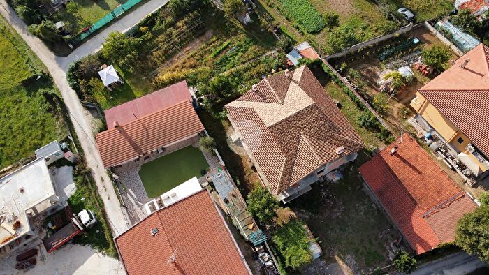 Casa con 7 locali in vendita in Via Marinetti, Avezzano