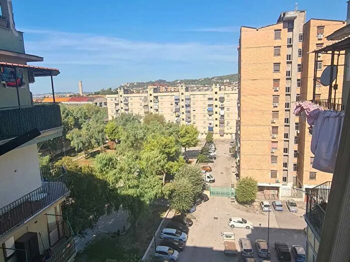 Appartamento quadrilocale in vendita in Traversa Divisione Siena, Napoli