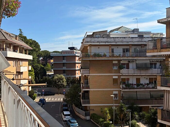 Appartamento trilocale in affitto in Via Giovanni Tamassia, Roma