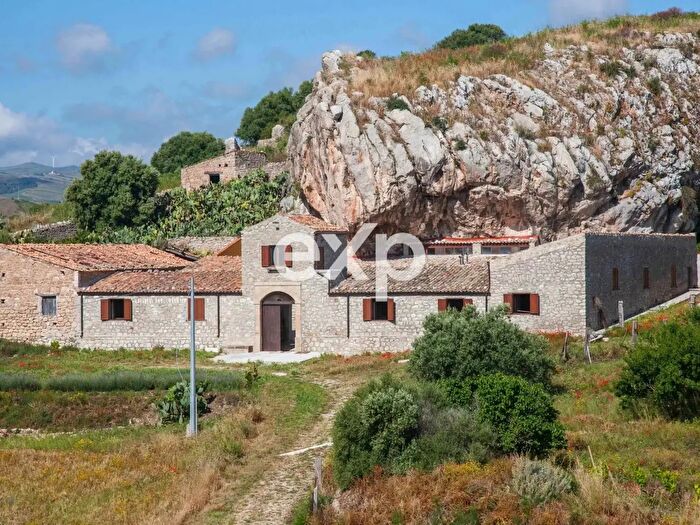 Casa con 11 locali in vendita in Roccapalumba