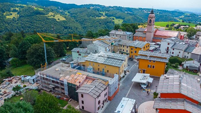 Appartamento trilocale in vendita in Via Roma, Erbezzo