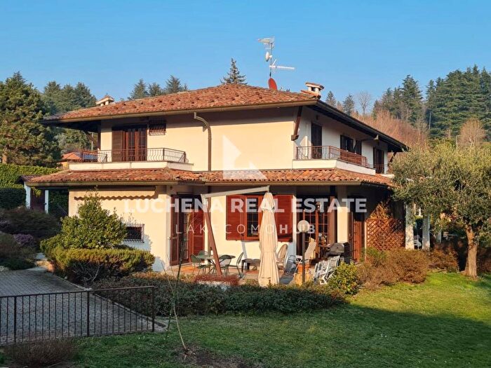 Casa con 5 locali in affitto in Via Crotto Urago, Centro, Montorfano