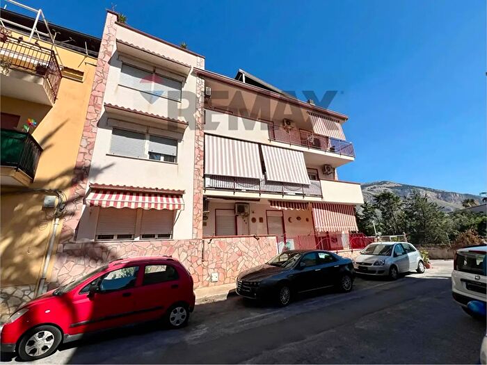 Appartamento quadrilocale in vendita in Viale dei Pini, Isola Delle Femmine