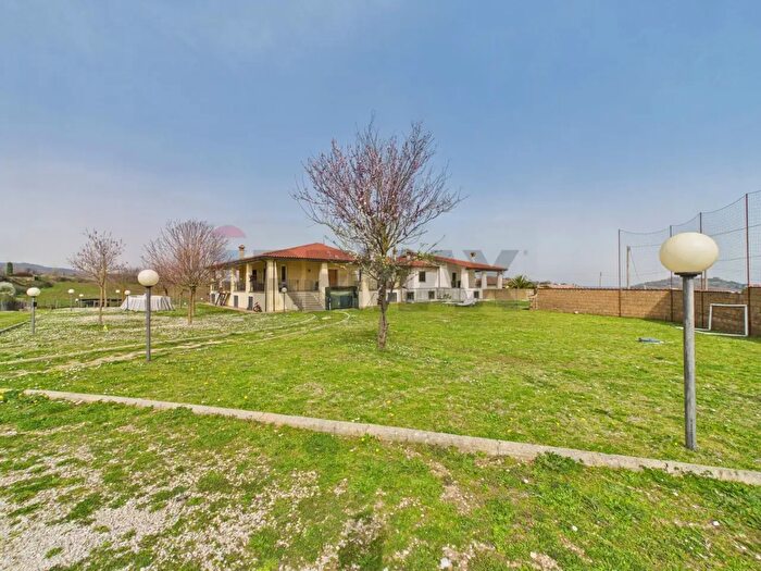 Casa con 5 locali in vendita in Via Marte Snc, Monterosi