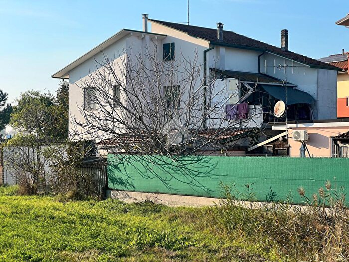 Appartamento con 6 locali in vendita in Via Lunga, Ravenna