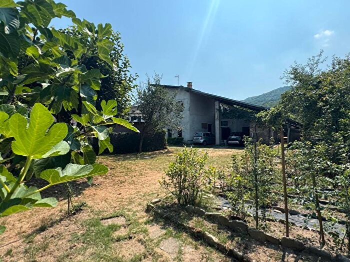 Casa con 5 locali in vendita in Gambasca