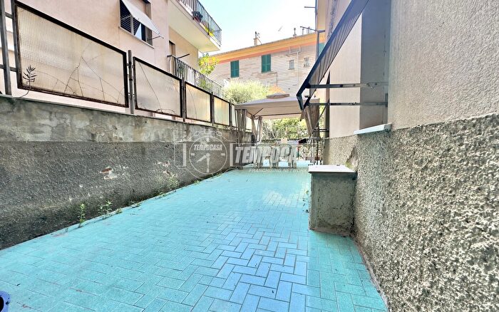 Appartamento quadrilocale in vendita in Via Francesco Ravaschio, Genova