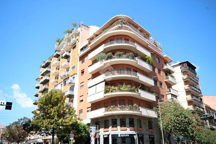 Appartamento quadrilocale in vendita in Via Notarbartolo, Palermo