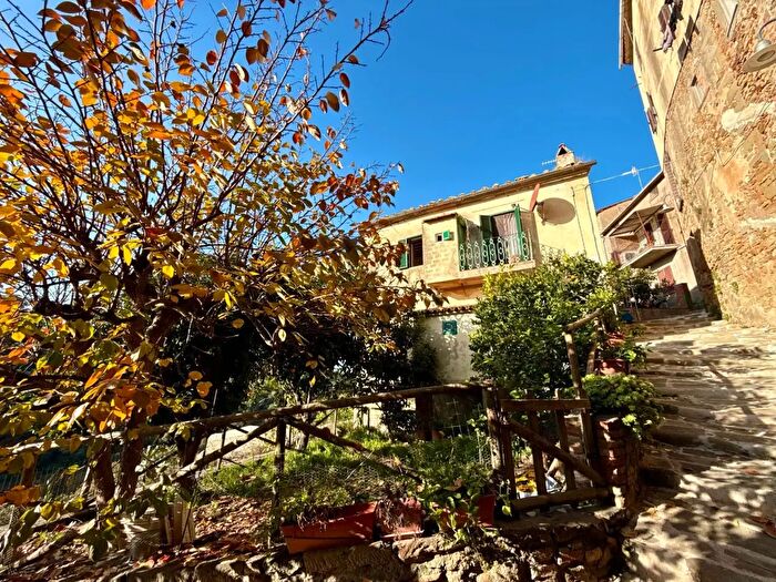 Casa con 9 locali in vendita in Via della Scaletta, Magliano In Toscana