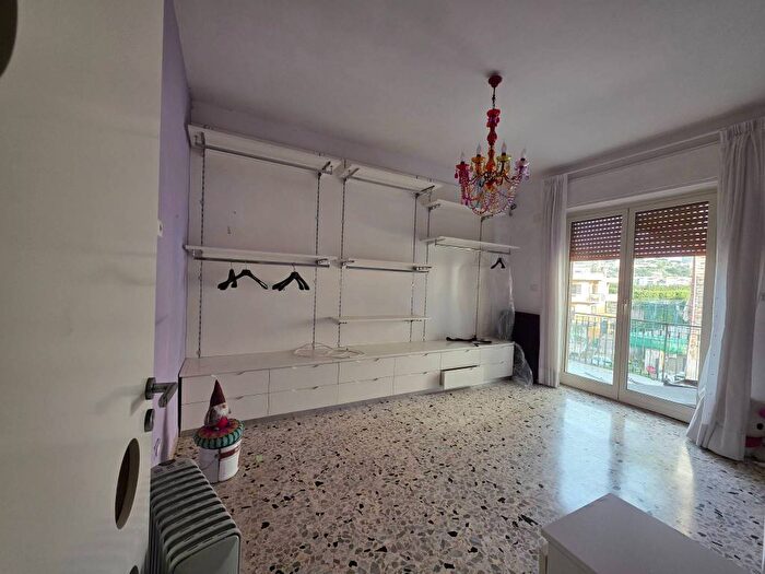 Appartamento trilocale in affitto in Via Solfatara, Pozzuoli Alta, Pozzuoli