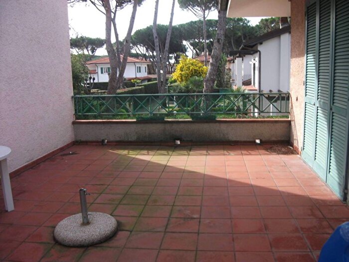 Appartamento quadrilocale in affitto in Vittoria Apuana, Forte dei Marmi