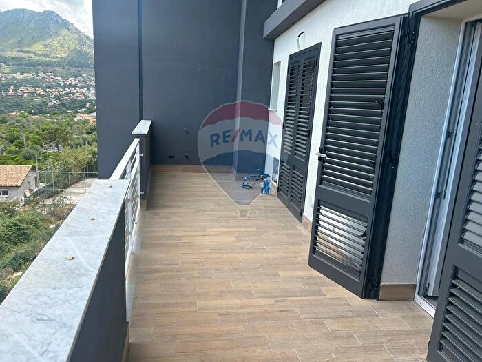 Appartamento con 6 locali in vendita in Monreale