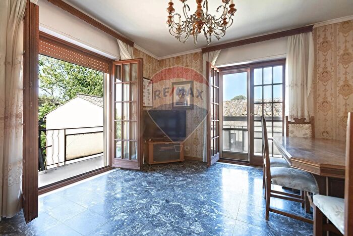 Appartamento trilocale in vendita in Piazza Campo Graziano, Viterbo