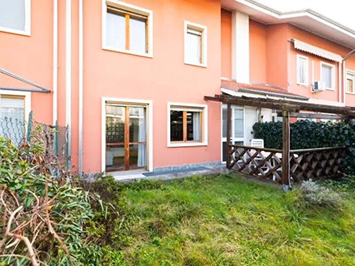 Casa quadrilocale in vendita in Novara