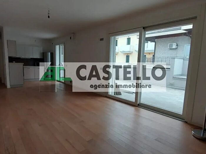 Appartamento con 5 locali in vendita in Via Ugo La Malfa, Cadoneghe