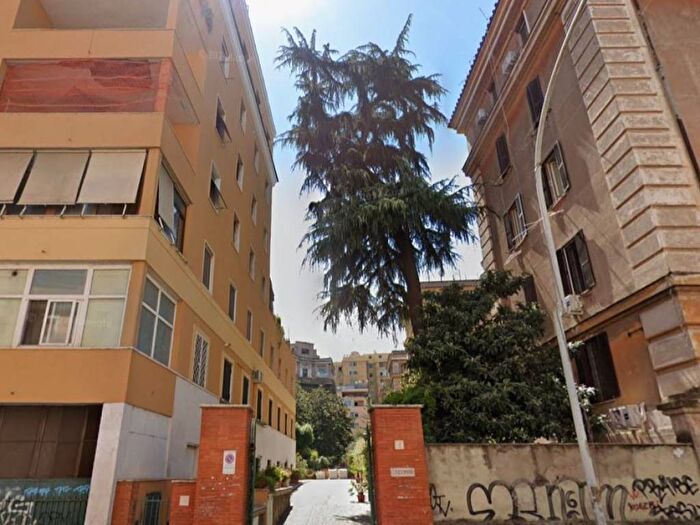 Appartamento trilocale in affitto in Via Veturia, Furio Camillo, Roma