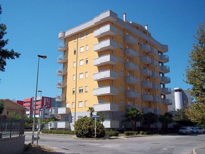 Appartamento trilocale in affitto in Via Ettore Maiorana, Quattromiglia, Rende