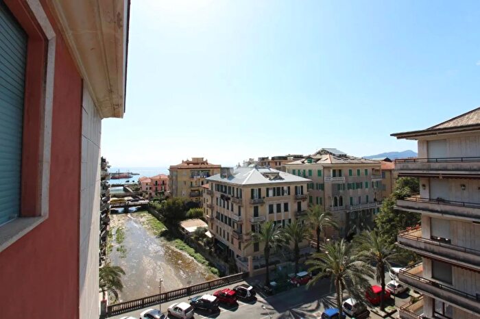 Appartamento quadrilocale in vendita in Viale Tappani, Chiavari