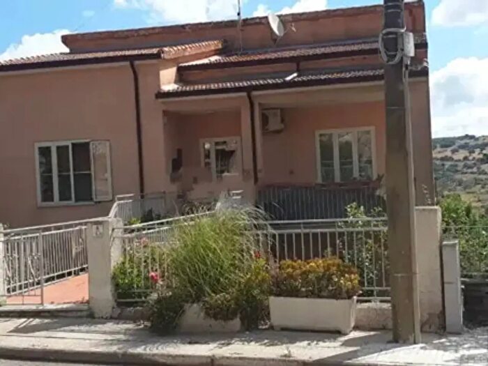 Casa con 6 locali in vendita in Via Umberto, Putifigari