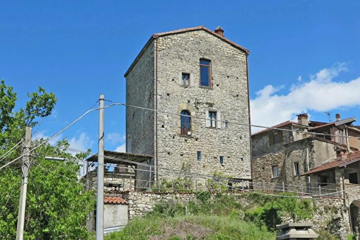 Casa con 7 locali in vendita in Villafranca In Lunigiana